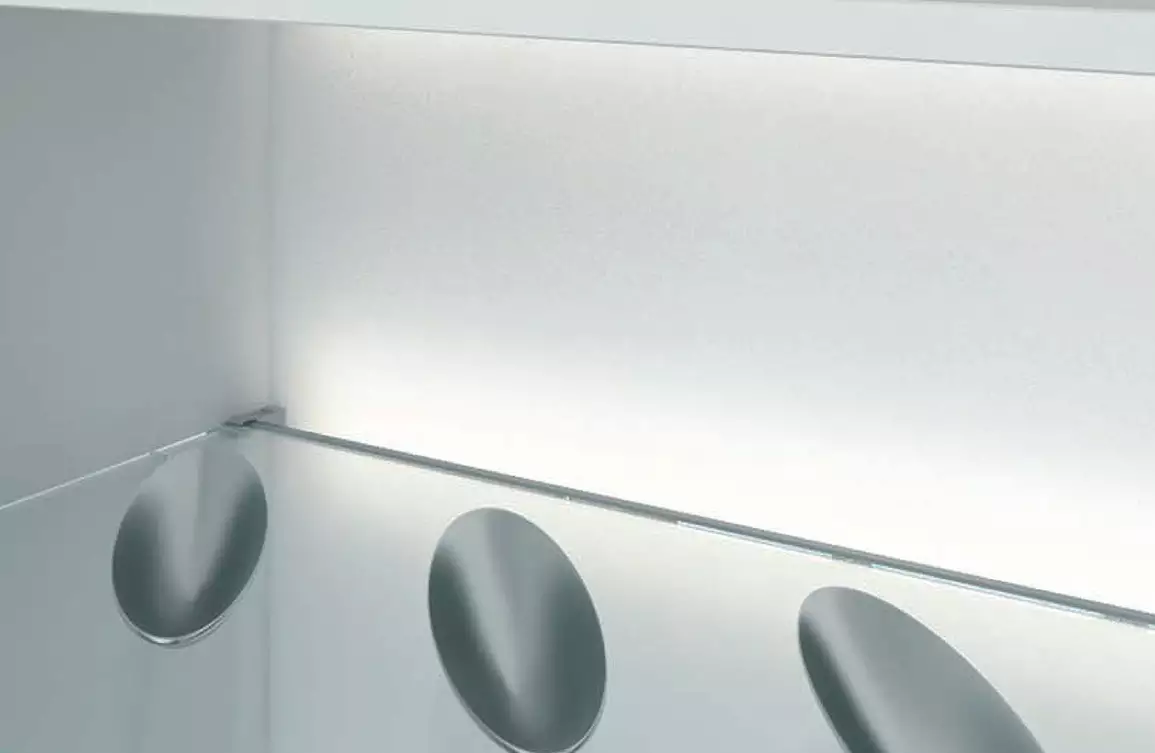 pic_cms_LED-Designer_Back_Line_Glas_2a_mig_redesign_1400x913px