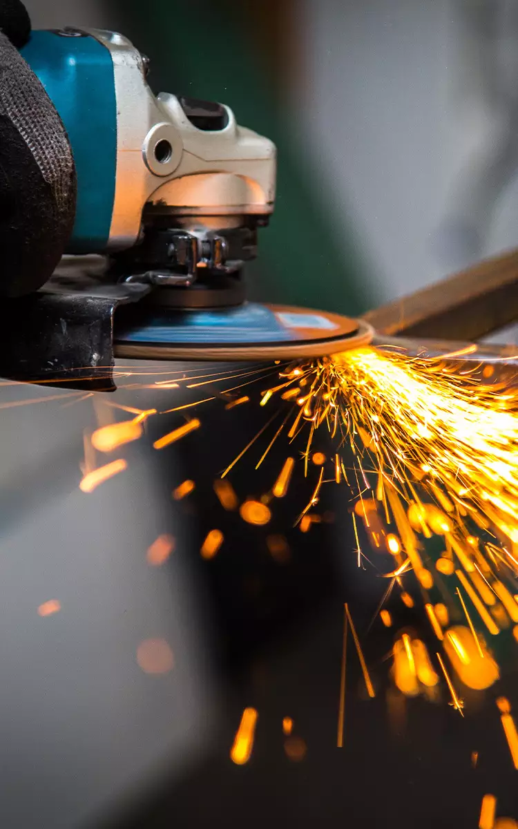 pic_cms_Metallbau_Funken_Trennscheibe_bh.jpg